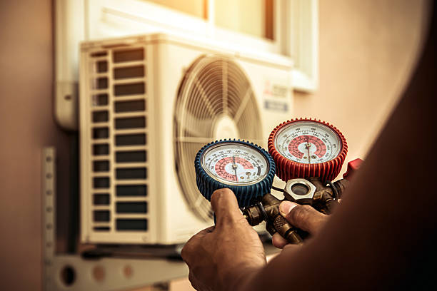 Professional Hvac technician working in Fleming Island, FL